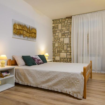 Apartman Aleksandra Pula Dış mekan fotoğraf