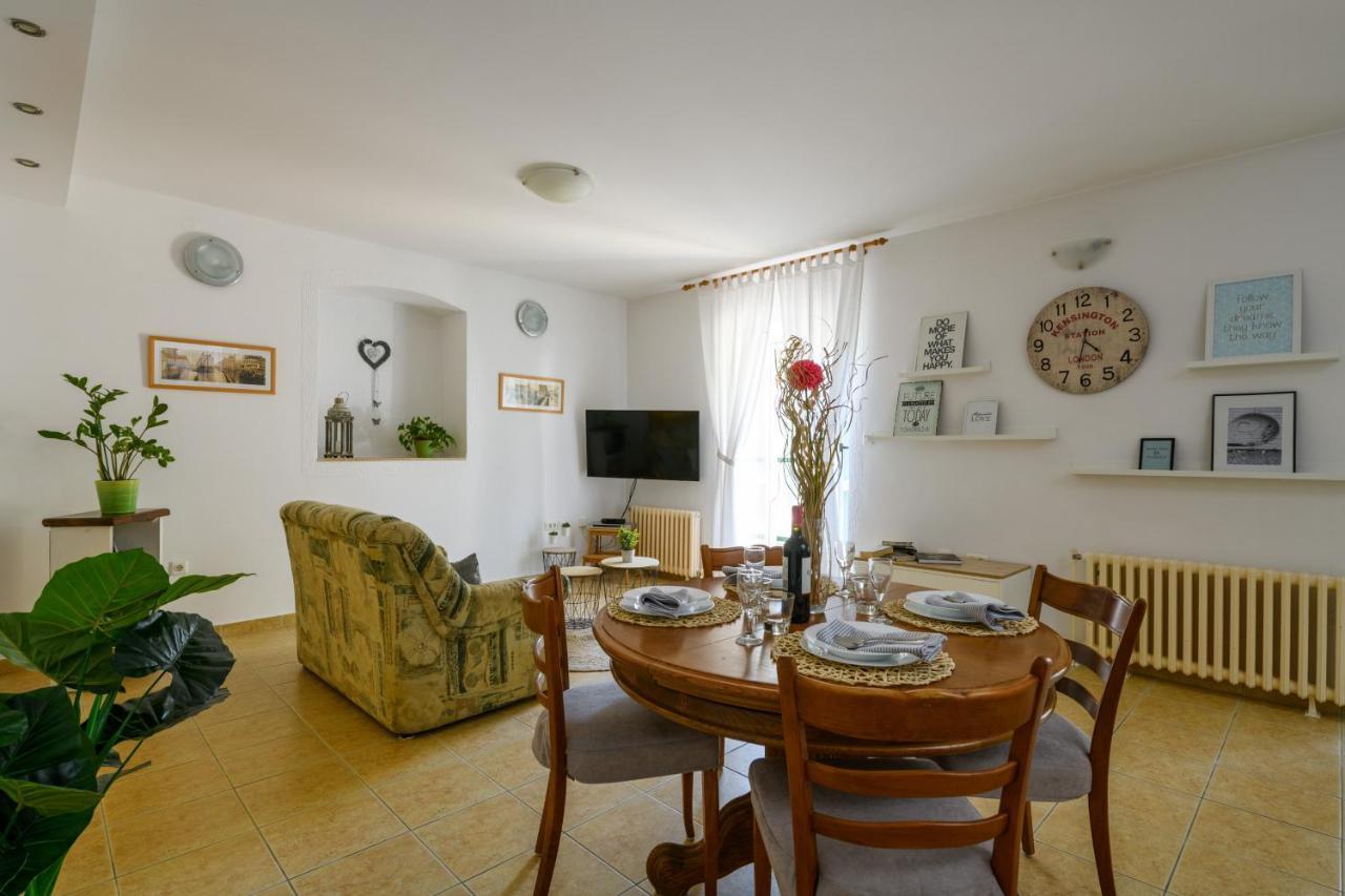 Apartman Aleksandra Pula Dış mekan fotoğraf